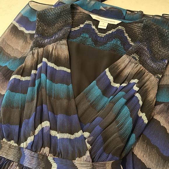 Diane Von Furstenberg Bali Silk Wrap Dress - Picture 8 of 9